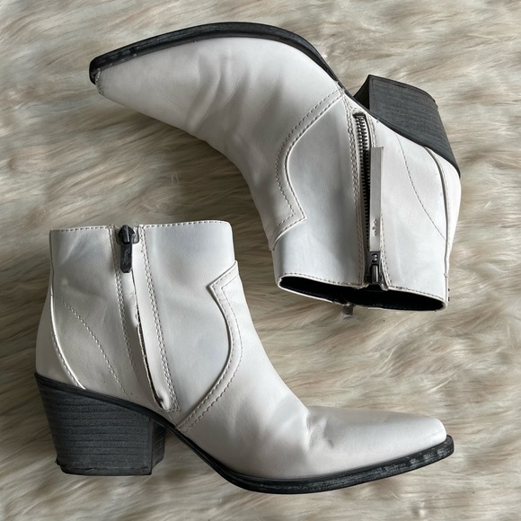 Circus by Sam Edelman Shoes - Circus By Sam Edelman Whistler Women's Ankle Boots - White